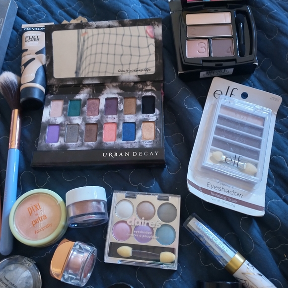 Make-up kit with full set of brushes - Picture 3 of 9